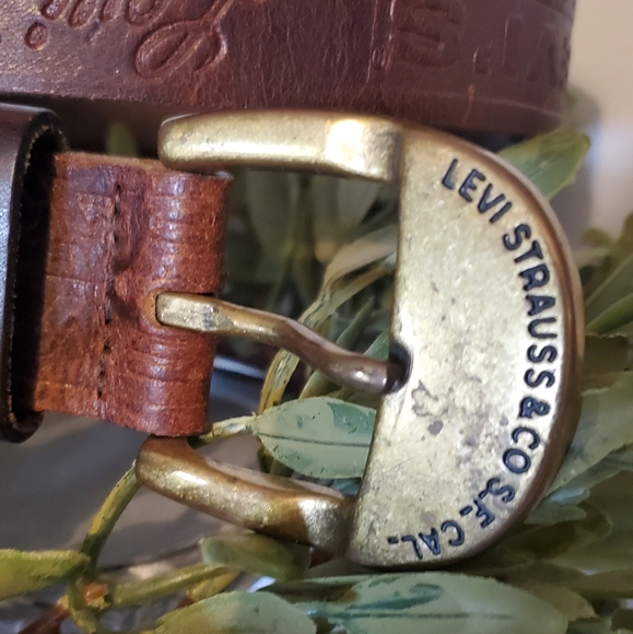 Levi's Vintage Brown Leather Belt with Brass Buckle Medium/27-31⚜️🤎⚜️ - Picture 2 of 8